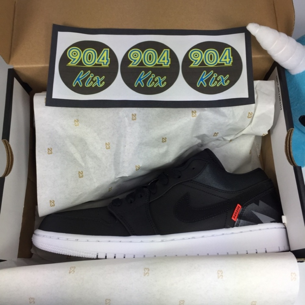 NEW! Paris Saint-Germain x Nike Air Jordan 1 Low - Picture 8 of 8